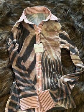 Hand Over Striped Collar & Cuff Button-Up Top in Mauve and Brown
